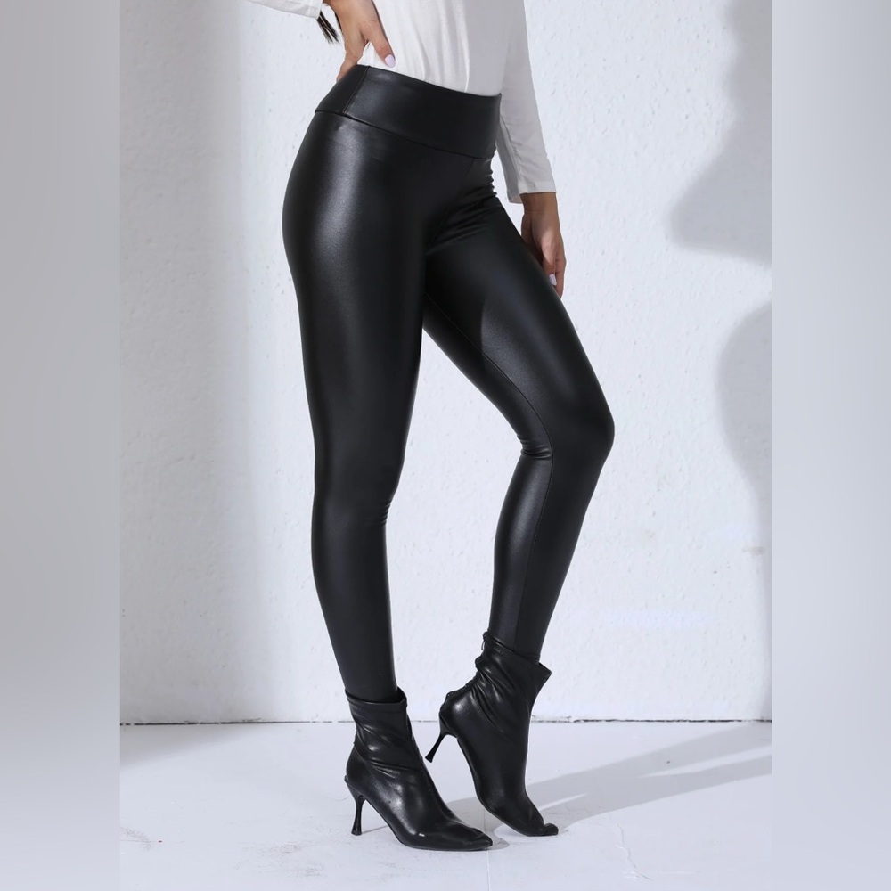 Black High-Waisted Faux Leather Leggings New Boutique Size XL New